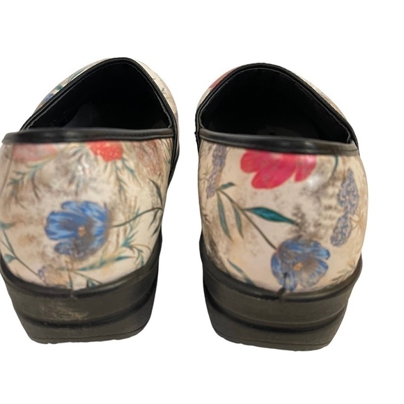 SAVVY Professional Slip Resistant Nursing Clogs Shoes - Picture 4 of 7
